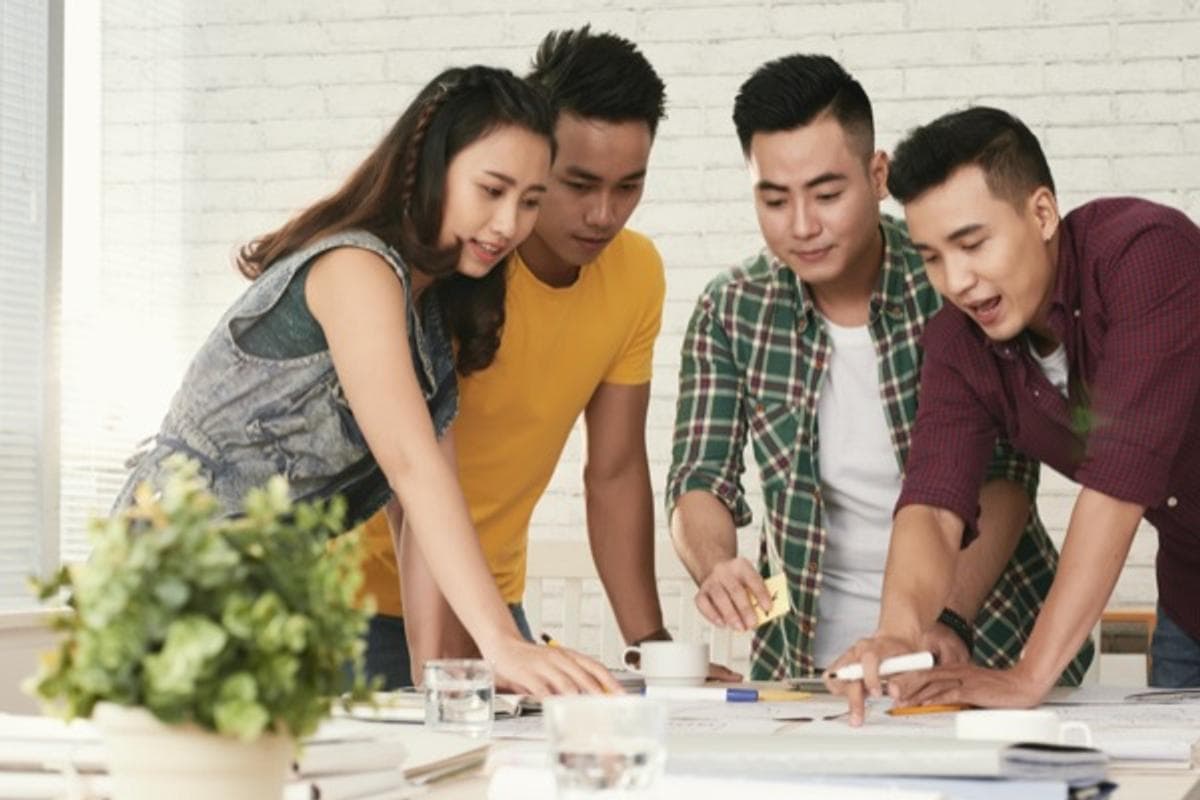 Filipino Community (~30,000)